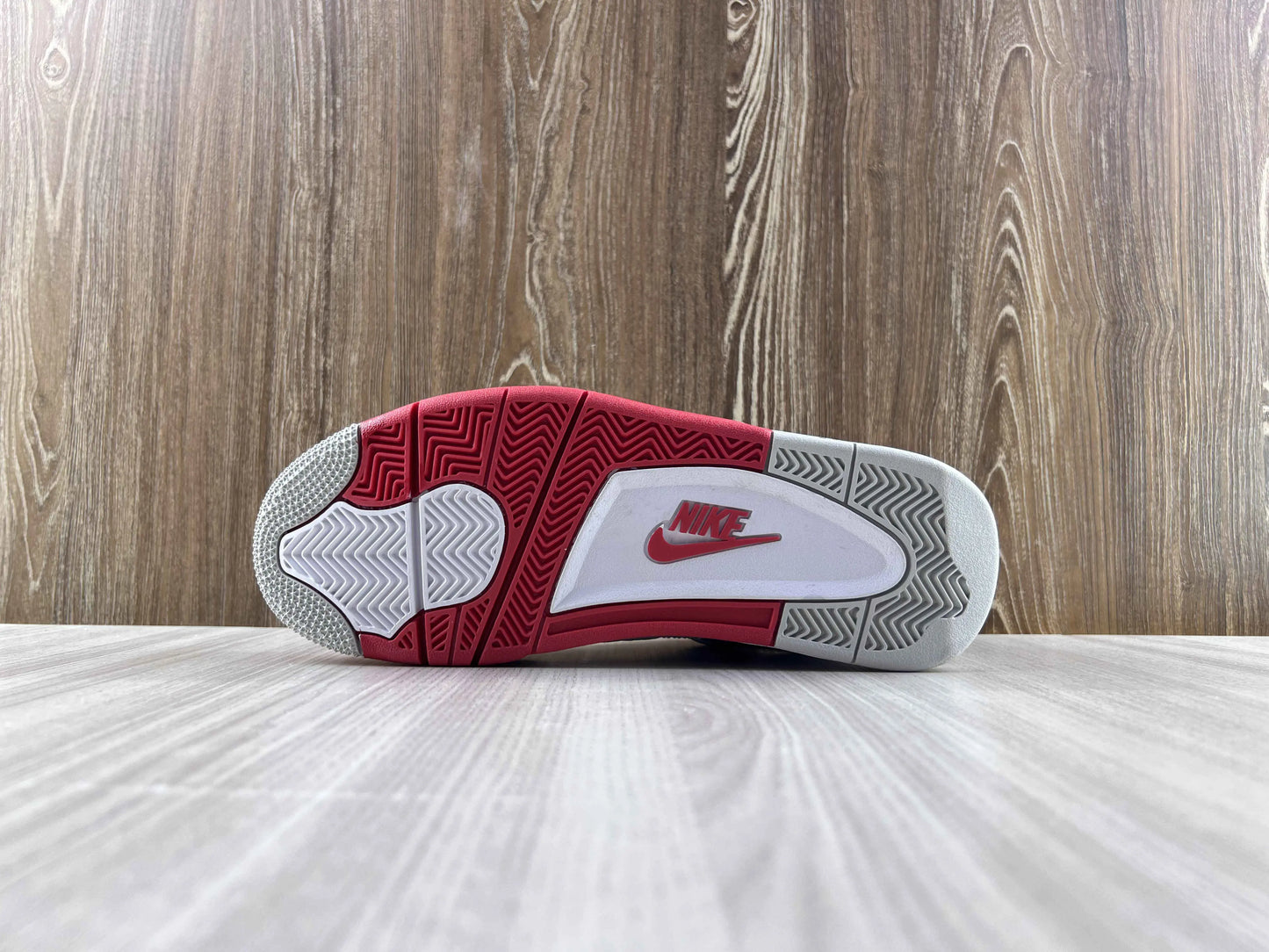 Classic Retro 4 Sneakers - Fire Red - NocturiaShop