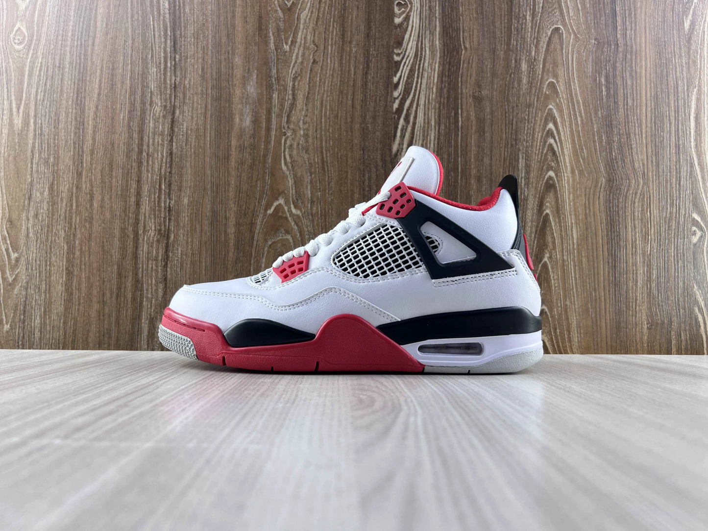 Classic Retro 4 Sneakers - Fire Red - NocturiaShop