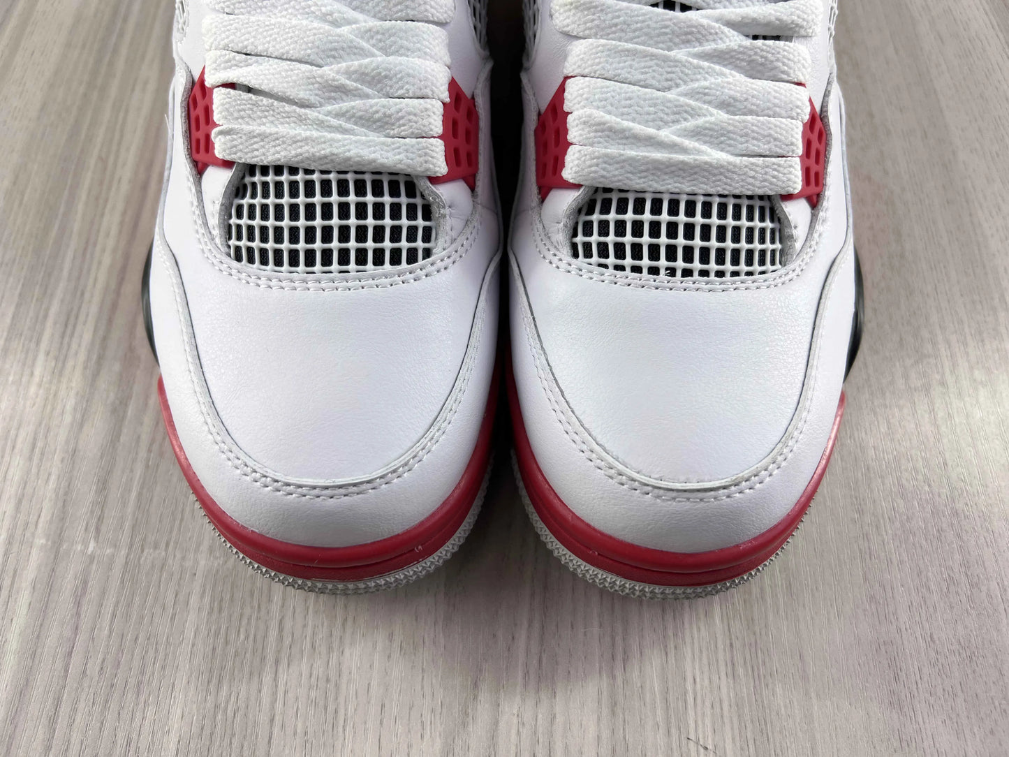 Classic Retro 4 Sneakers - Fire Red - NocturiaShop