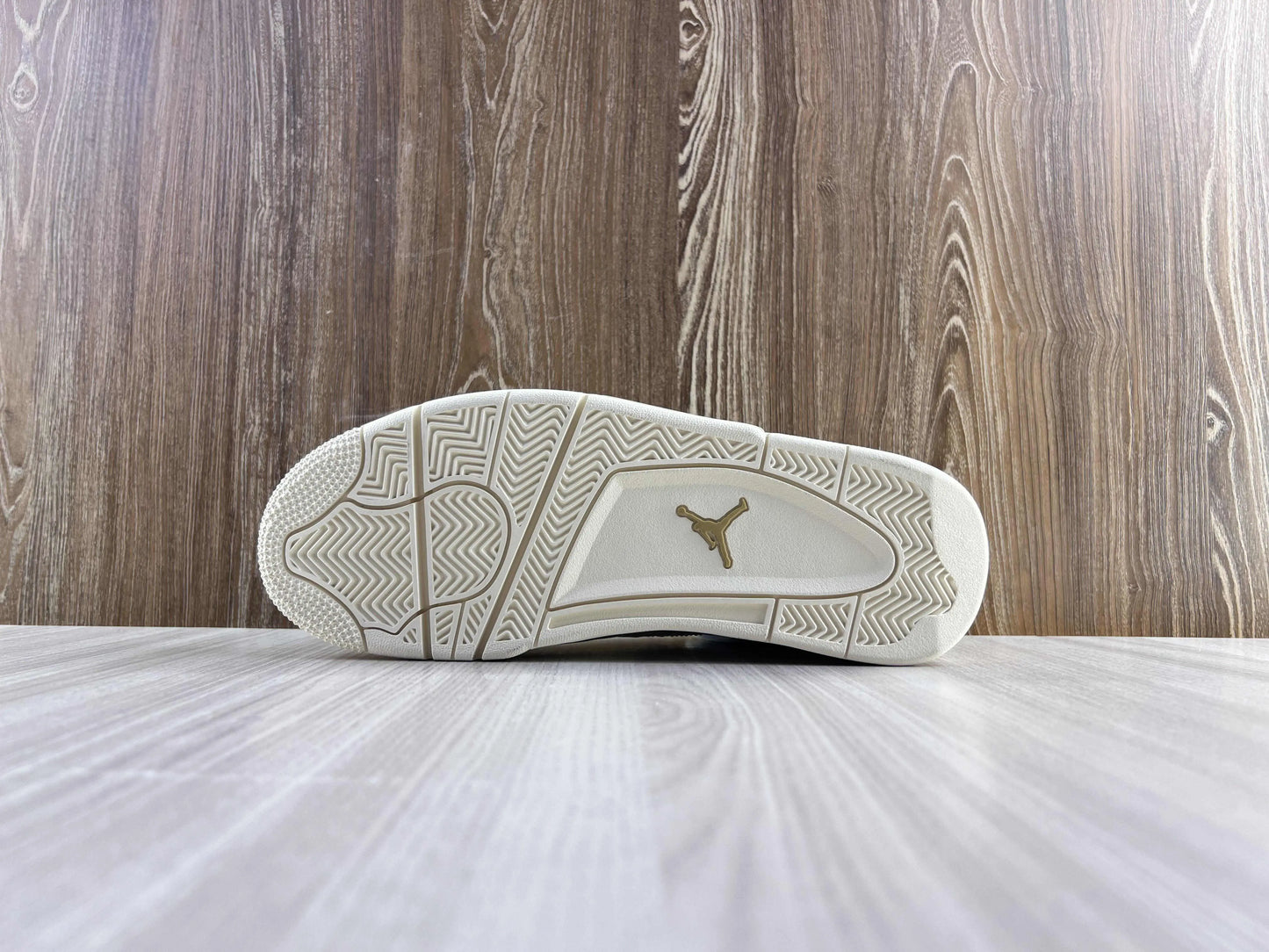 Classic Retro 4 Sneakers - Metallic Gold - NocturiaShop