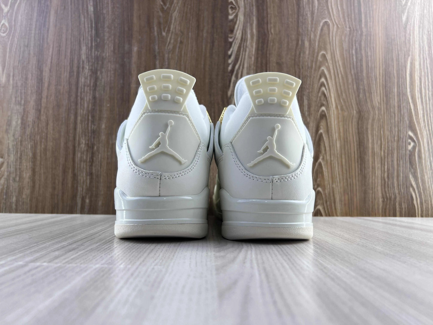 Classic Retro 4 Sneakers - Metallic Gold - NocturiaShop