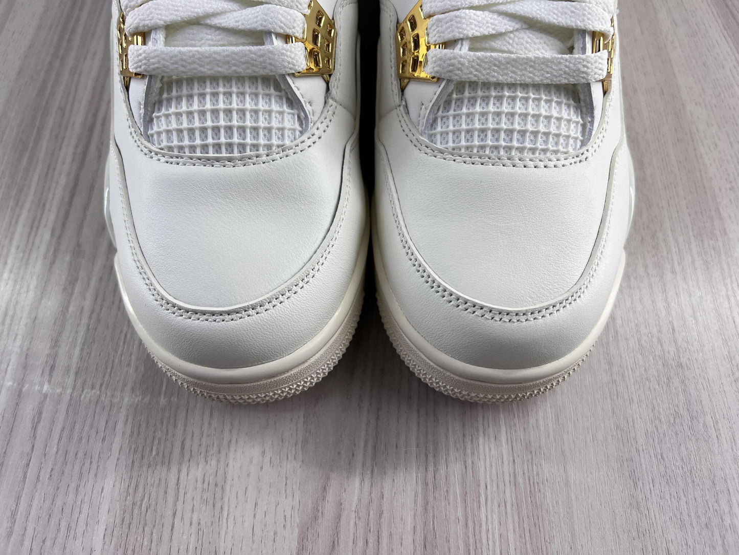 Classic Retro 4 Sneakers - Metallic Gold - NocturiaShop