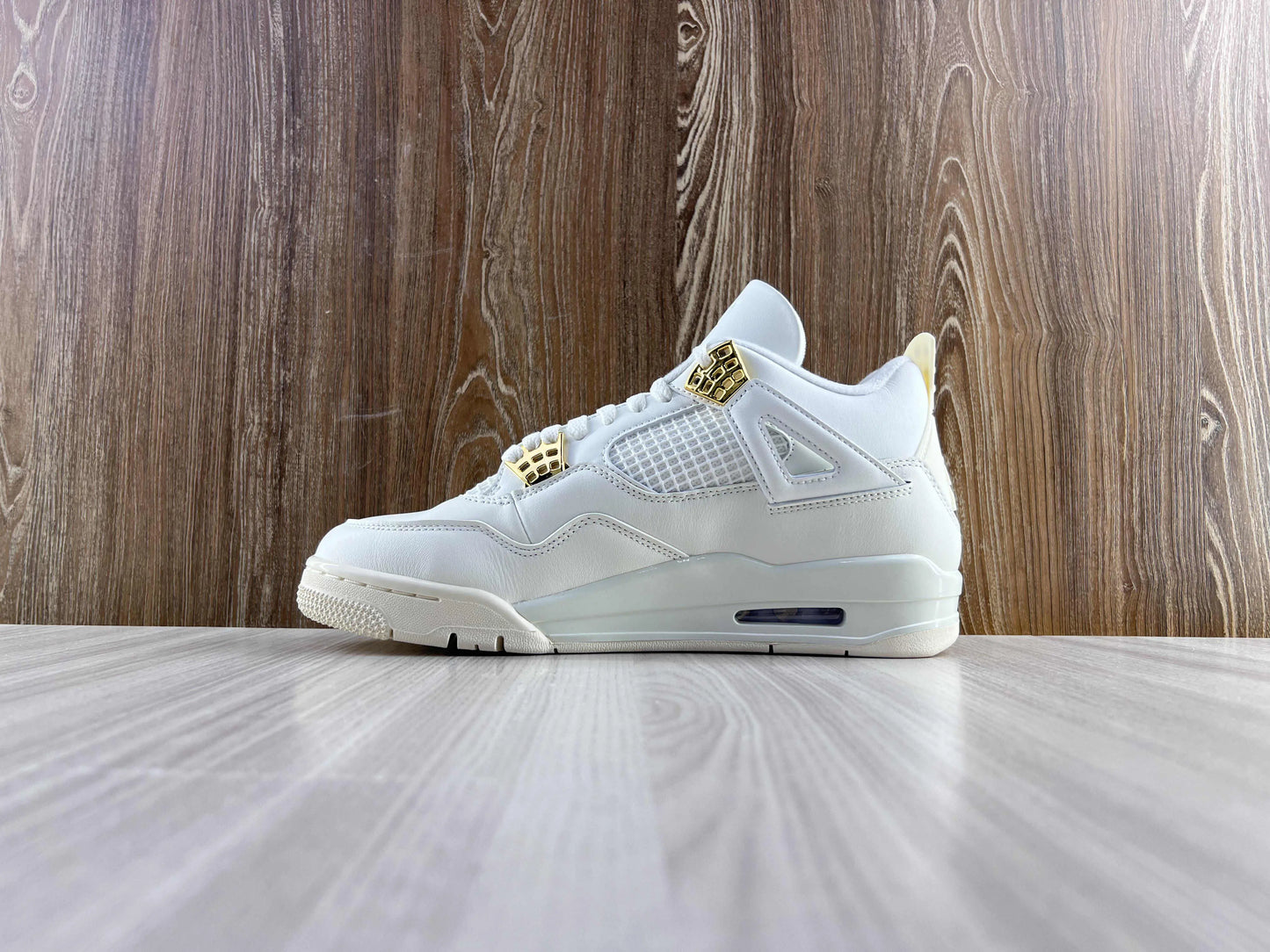 Classic Retro 4 Sneakers - Metallic Gold - NocturiaShop