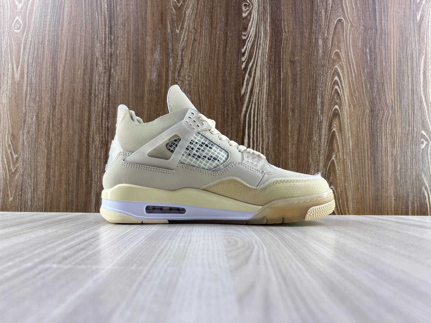 Classic Retro 4 Sneakers - Off White - NocturiaShop