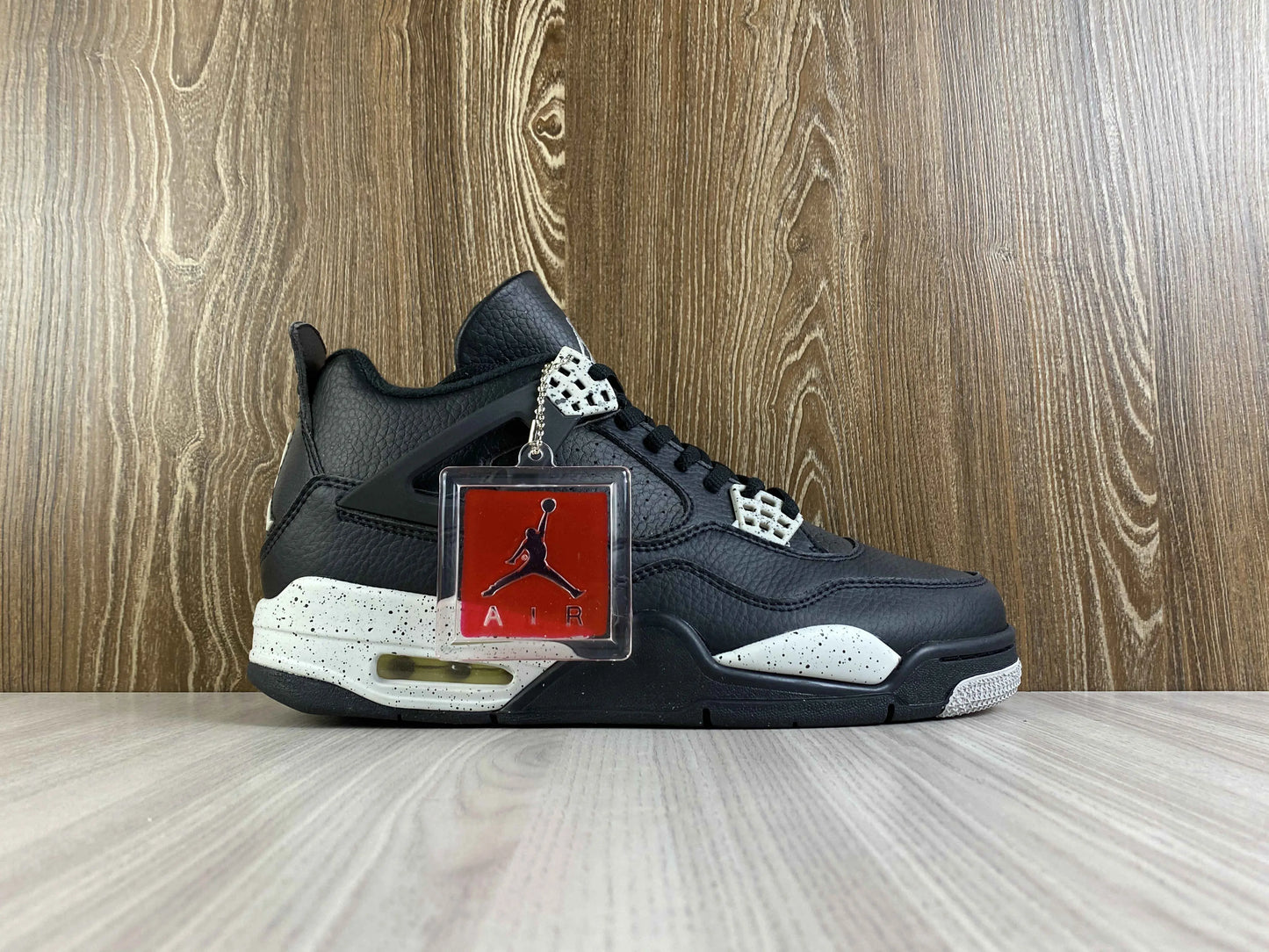 Classic Retro 4 Sneakers - Oreo - NocturiaShop