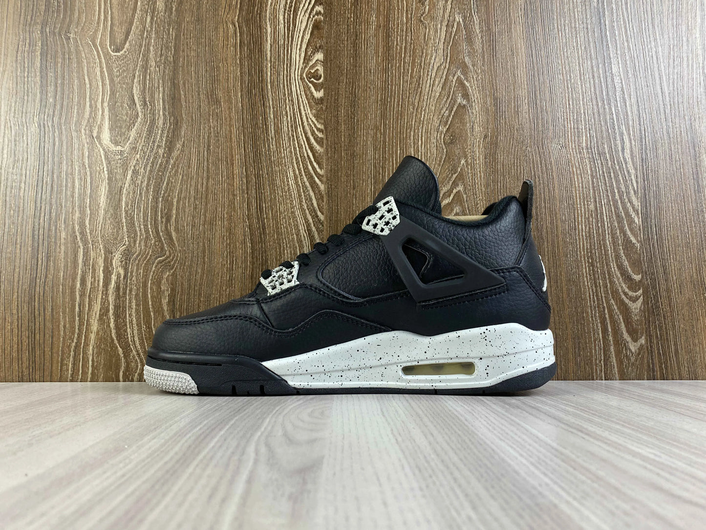 Classic Retro 4 Sneakers - Oreo - NocturiaShop