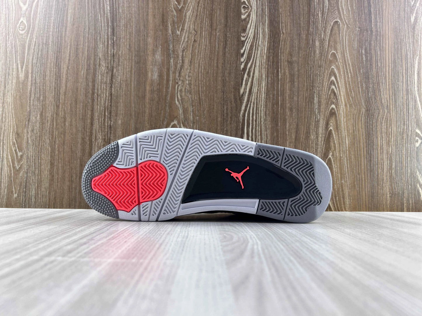 Classic Retro 4 Sneakers - Red Thunder - NocturiaShop