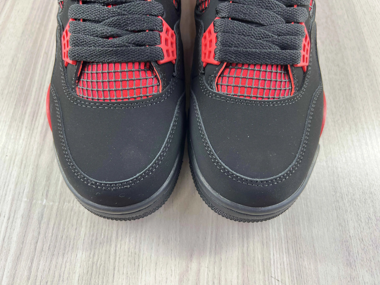 Classic Retro 4 Sneakers - Red Thunder - NocturiaShop