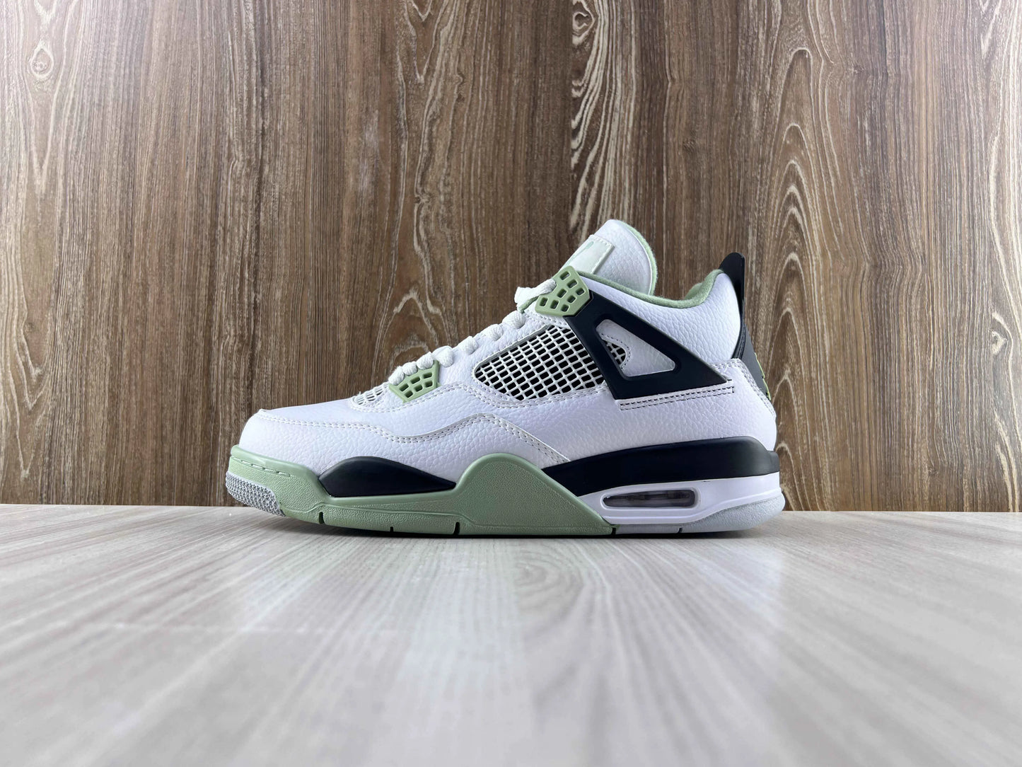 Classic Retro 4 Sneakers - Seafoam - NocturiaShop