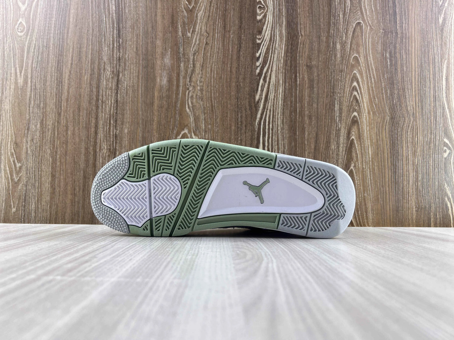 Classic Retro 4 Sneakers - Seafoam - NocturiaShop