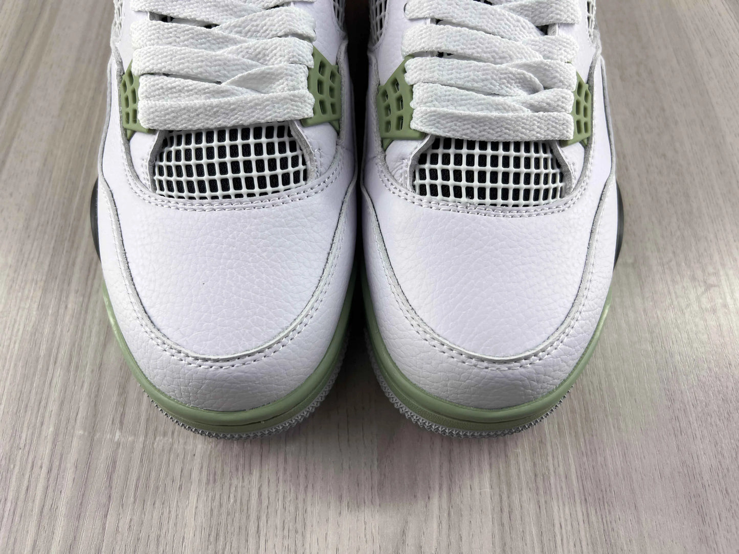 Classic Retro 4 Sneakers - Seafoam - NocturiaShop