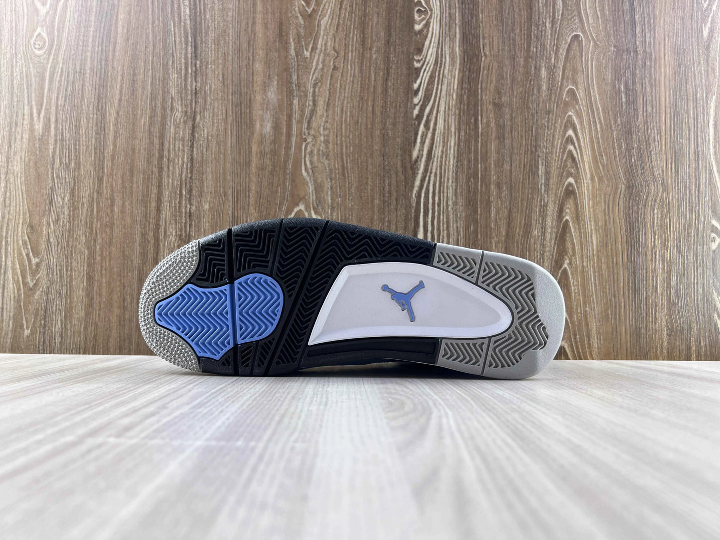 Classic Retro 4 Sneakers - University Blue - NocturiaShop