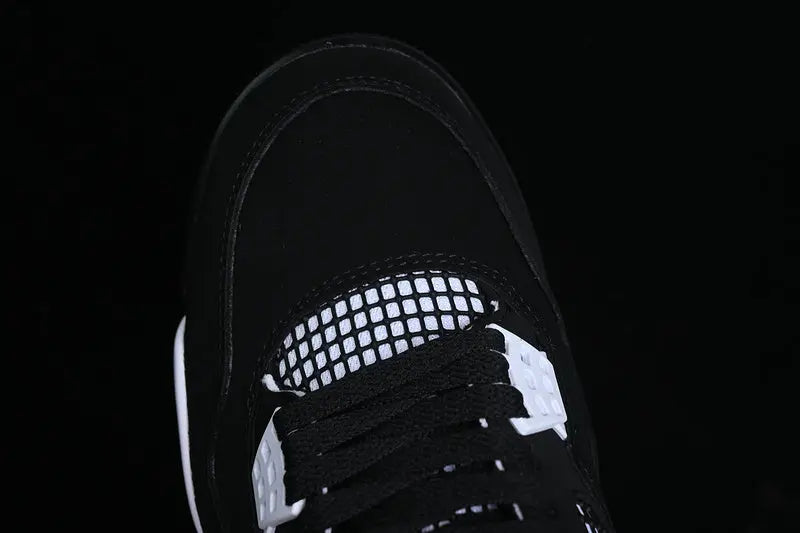 Classic Retro 4 Sneakers - White Thunder - NocturiaShop