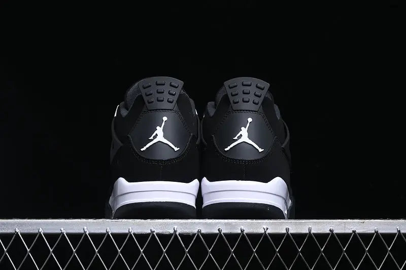 Classic Retro 4 Sneakers - White Thunder - NocturiaShop