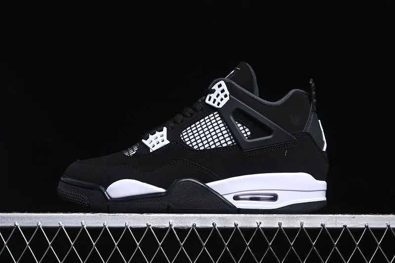 Classic Retro 4 Sneakers - White Thunder - NocturiaShop