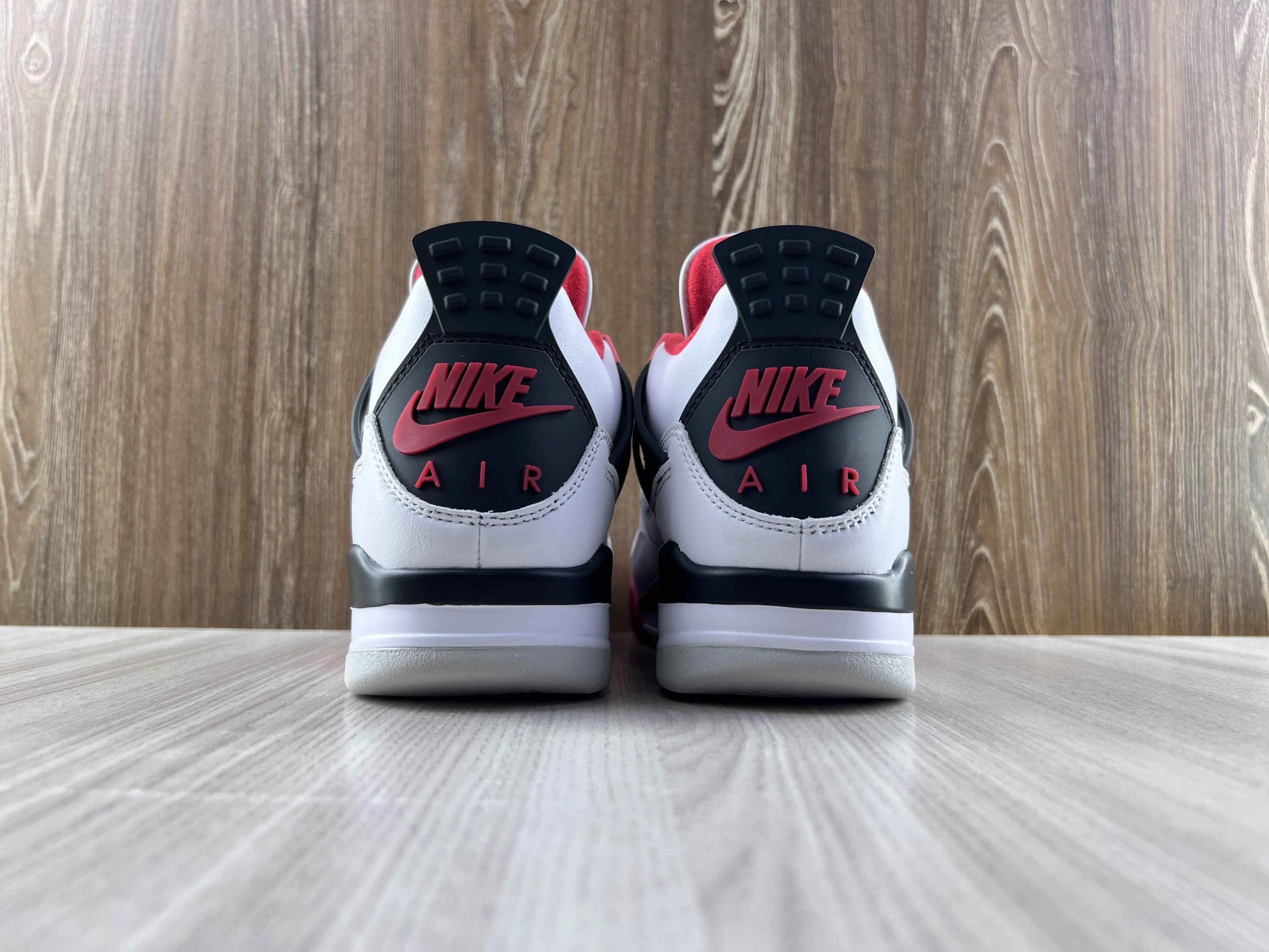 Classic Retro 4 Sneakers - Fire Red - NocturiaShop