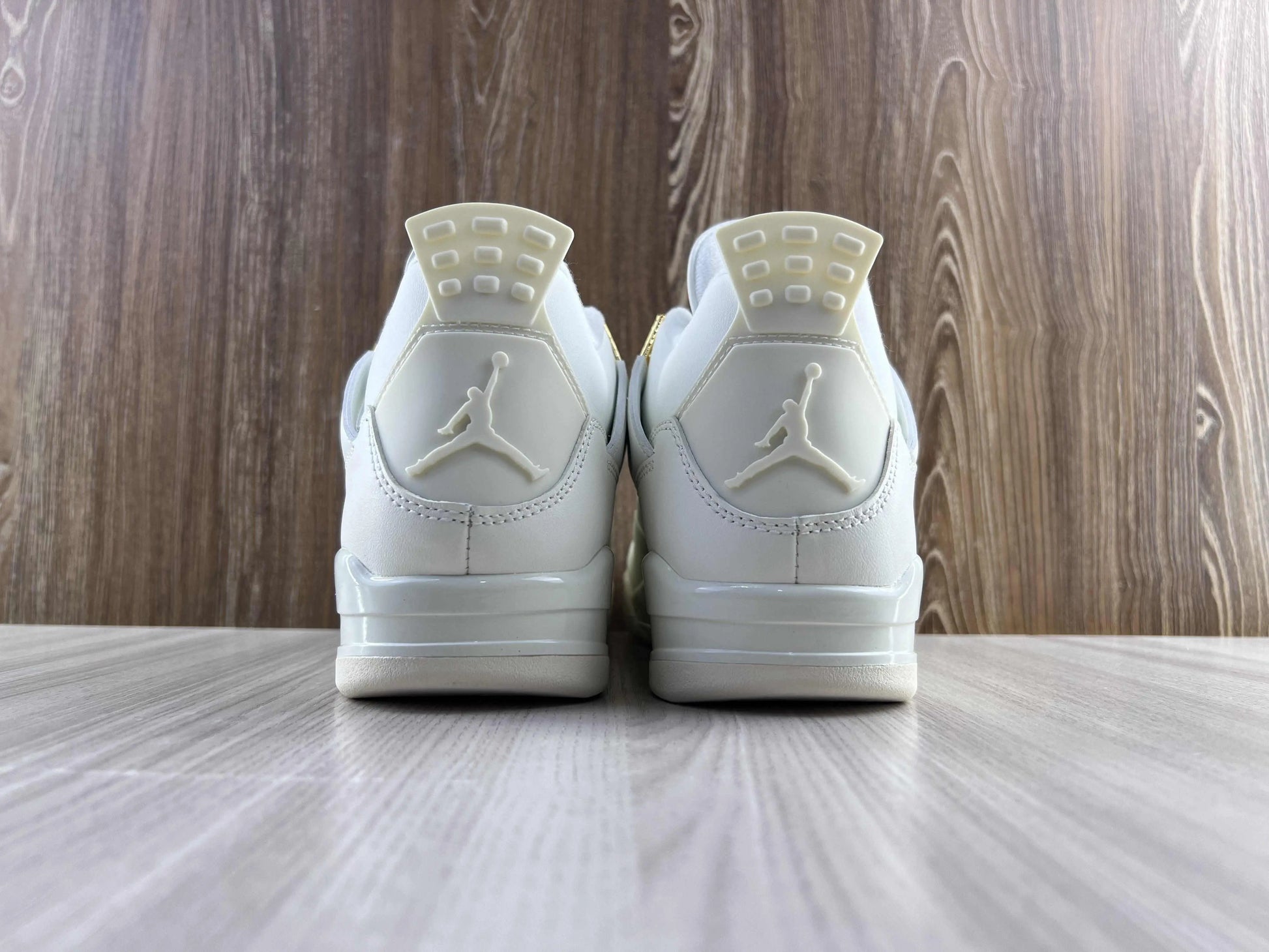 Classic Retro 4 Sneakers - Metallic Gold - NocturiaShop