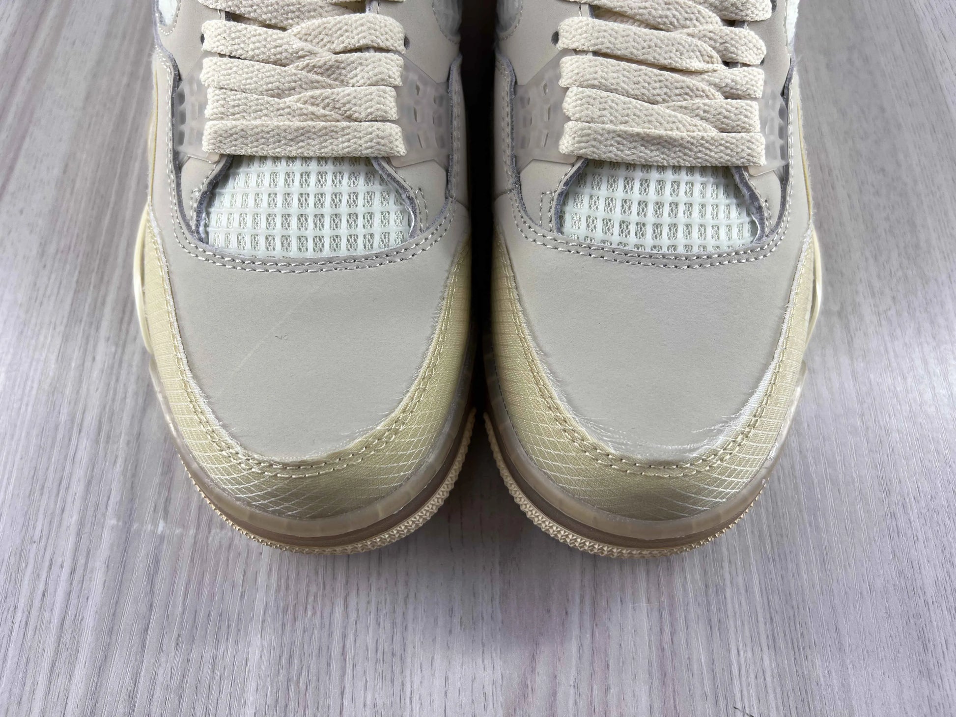 Classic Retro 4 Sneakers - Off White - NocturiaShop