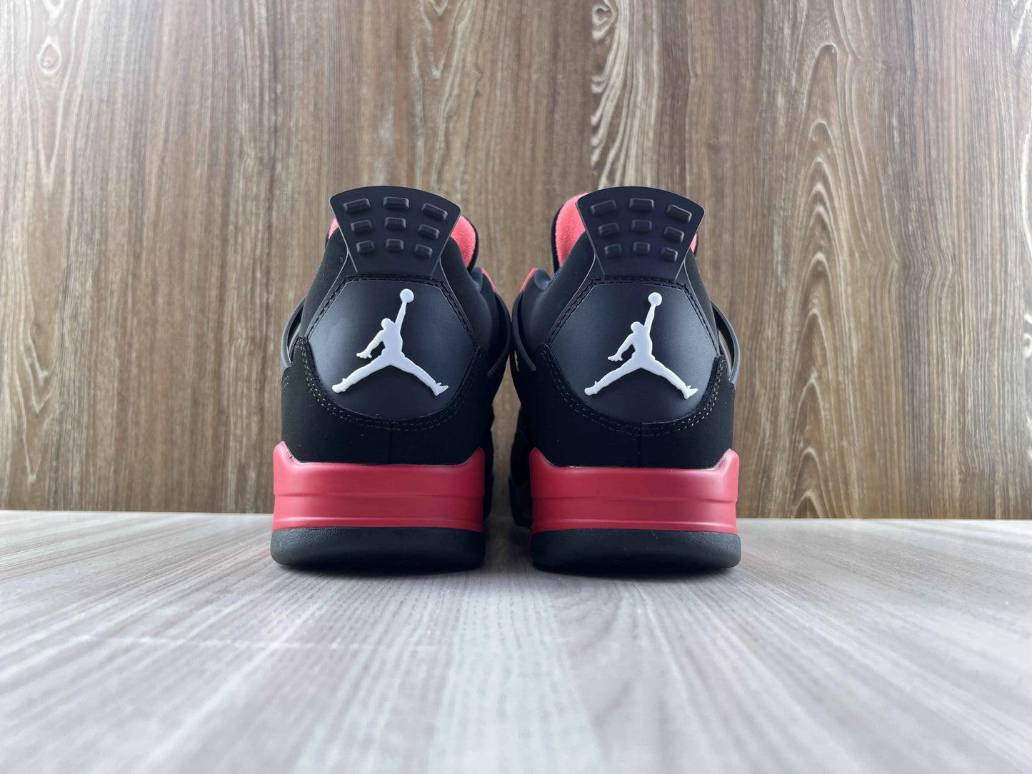 Classic Retro 4 Sneakers - Red Thunder - NocturiaShop