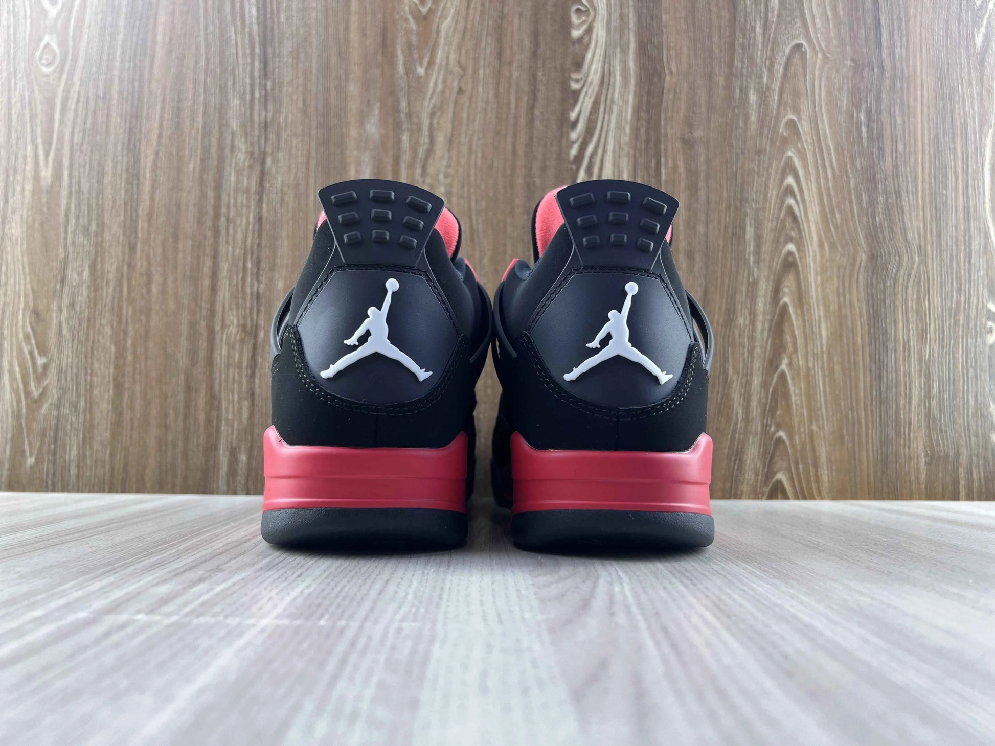 Classic Retro 4 Sneakers - Red Thunder - NocturiaShop