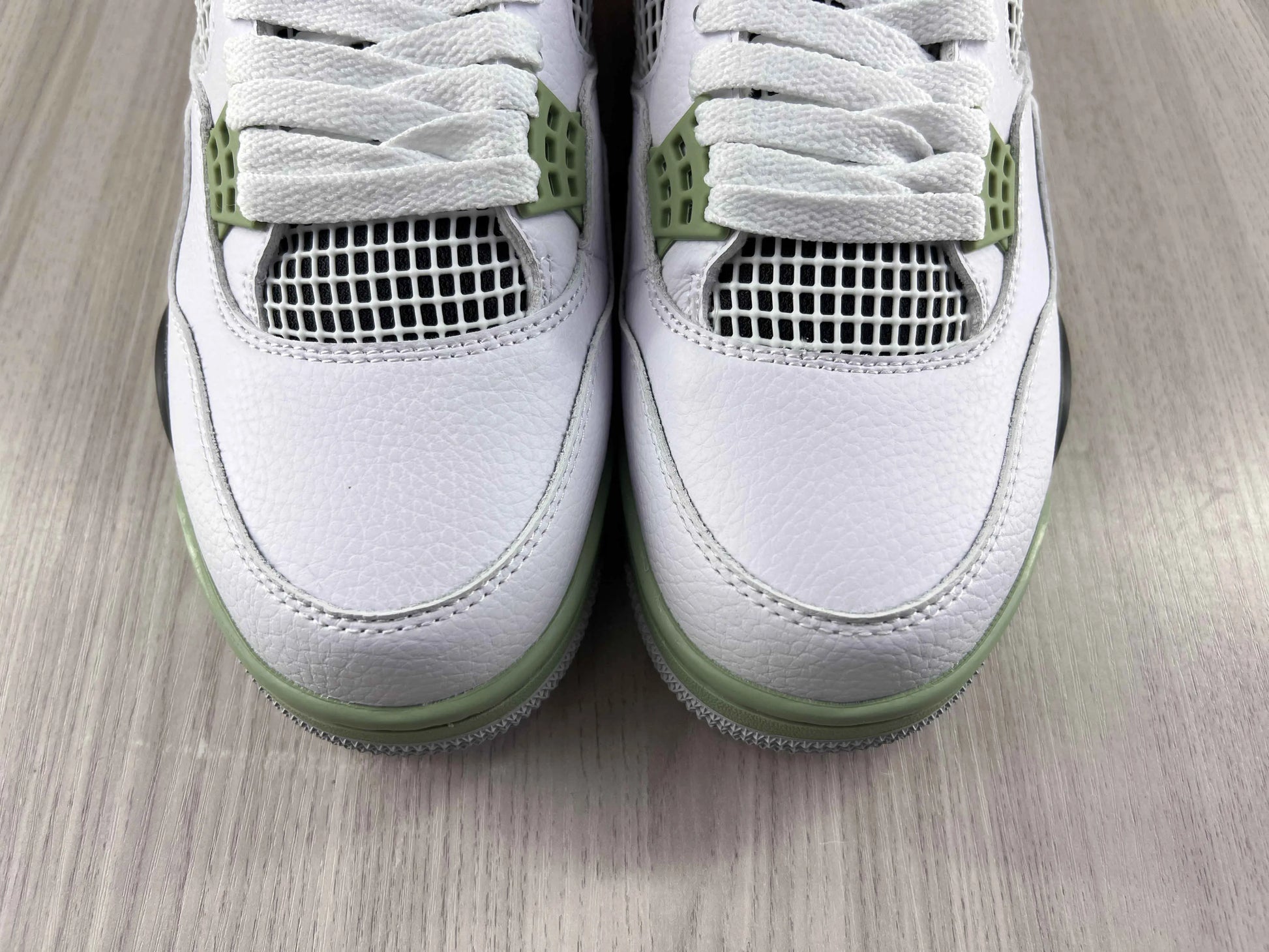 Classic Retro 4 Sneakers - Seafoam - NocturiaShop